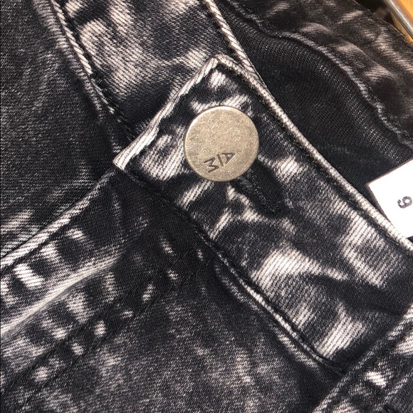 Ashley Mason Acid Washed Mom Jeans - Picture 5 of 6